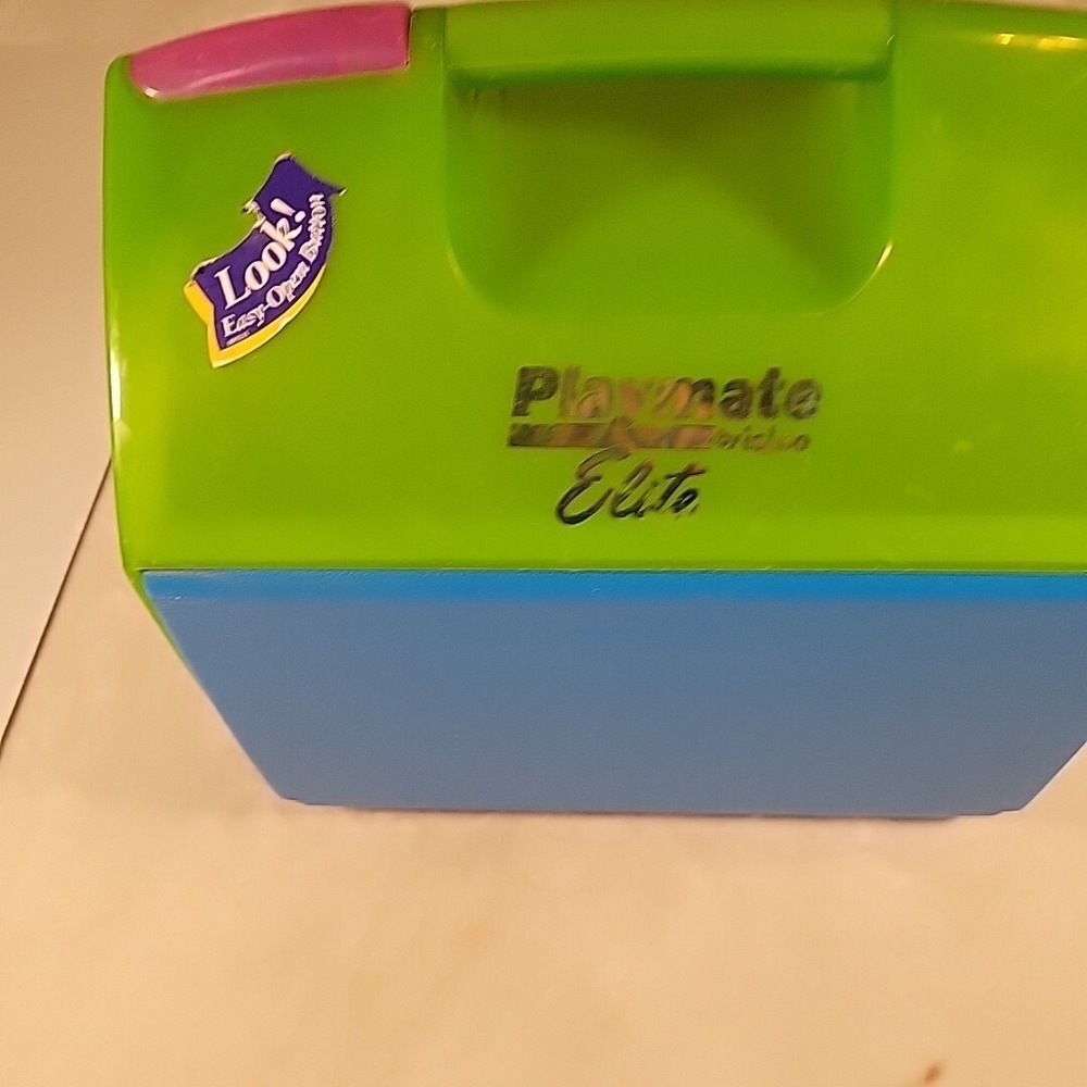 Playmate Elite by igloo‎ Blue WGreen Top Easy-Open Button 14.25"X9.25"X14.25"